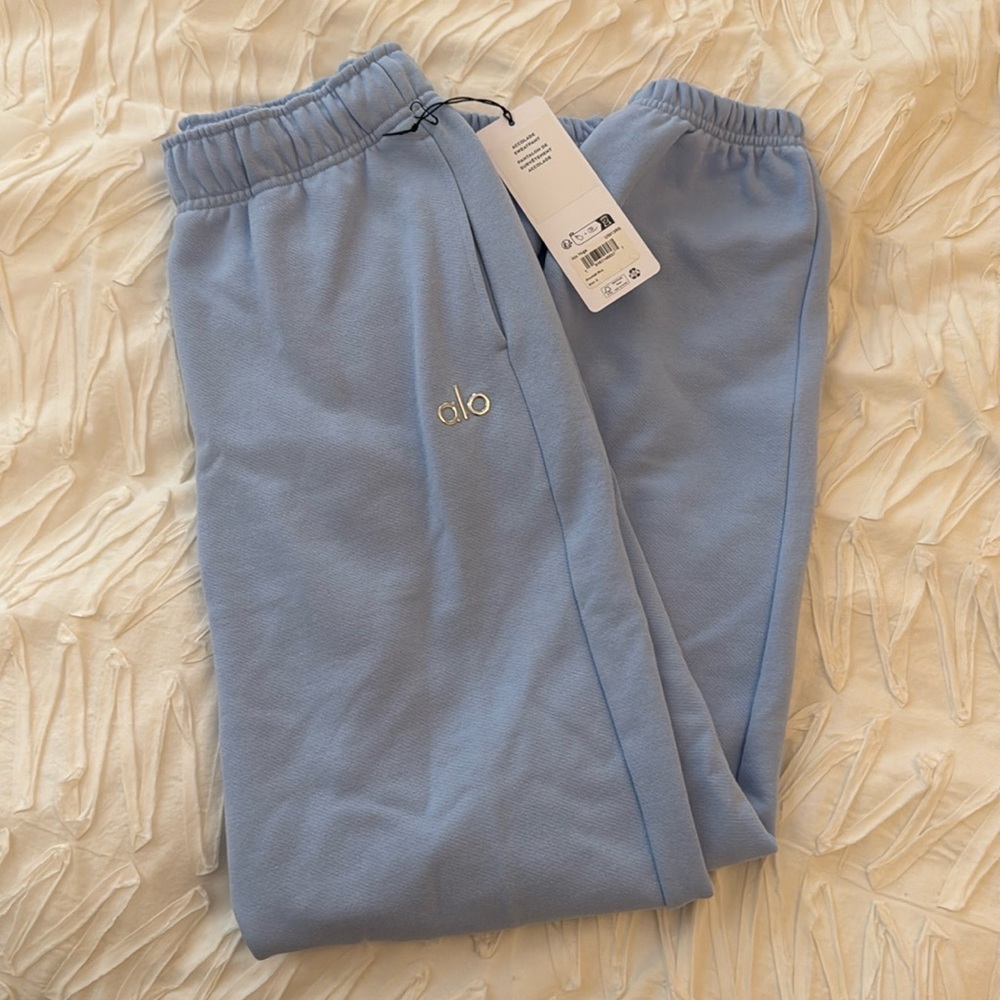 Alo accolade sweatpants size small - color seashell blue (sold out online)